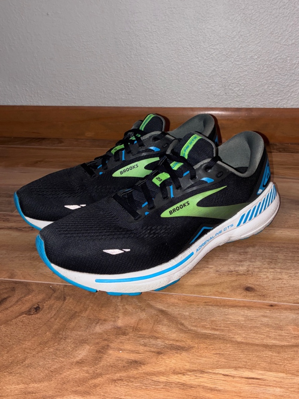 Brooks Men's Adrenaline GTS 23 Black, Blue and Green Running Shoes - size 9.5